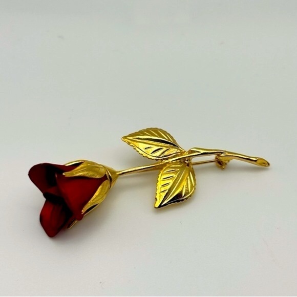 Vintage Red Rose and Gold Tone Stem and Leaves Long Brooch Signed - Picture 1 of 6